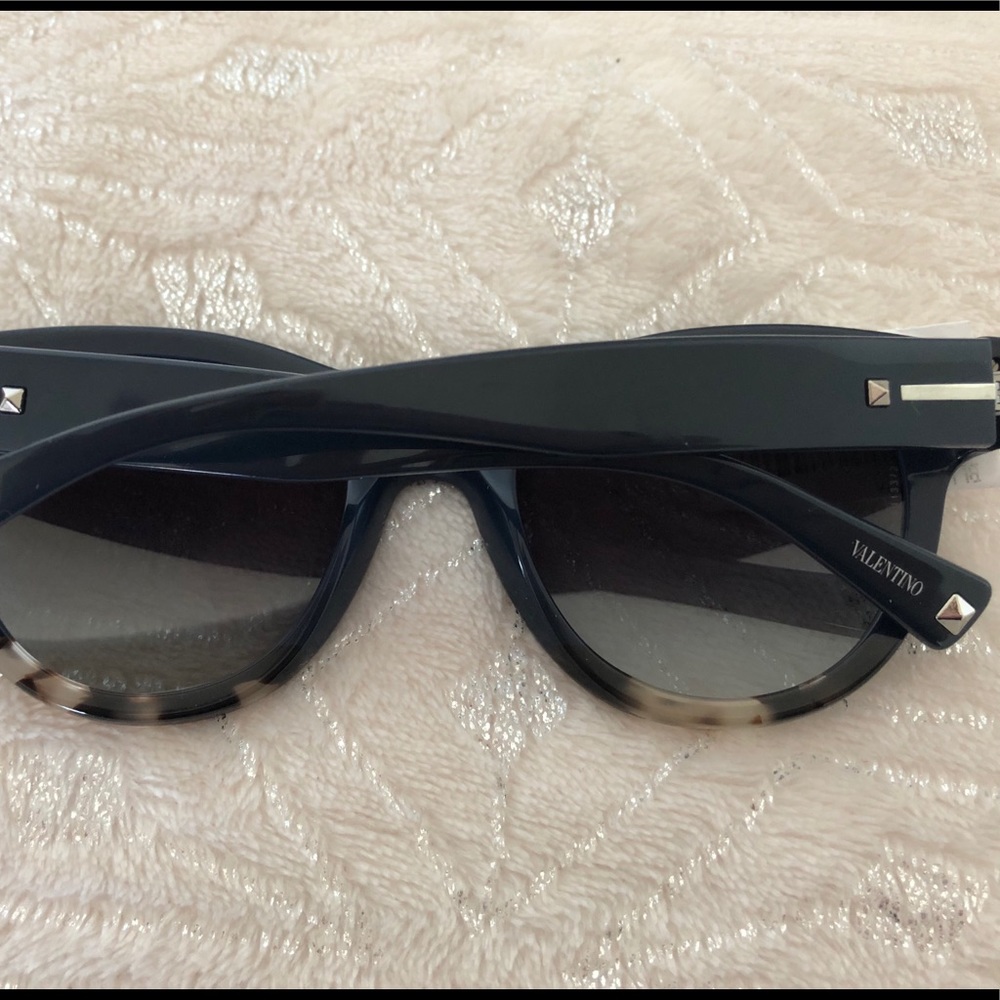 Valentino Modified Round 51mm Sunglasses Blue Hava - Picture 6 of 8